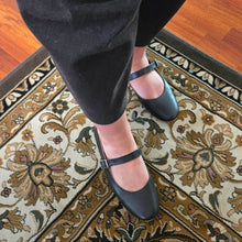 Cargar imagen en el visor de la galería, Juana Flat