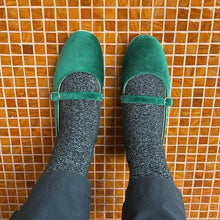 Cargar imagen en el visor de la galería, Juana Velvet Flat