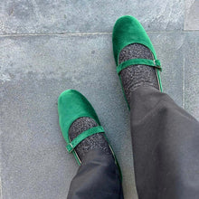 Cargar imagen en el visor de la galería, Juana Velvet Flat