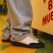 Cargar imagen en el visor de la galería, No Era Penal Sneaker