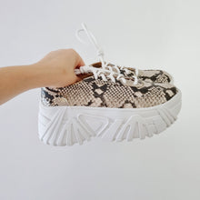 Cargar imagen en el visor de la galería, Chunky print sneakers